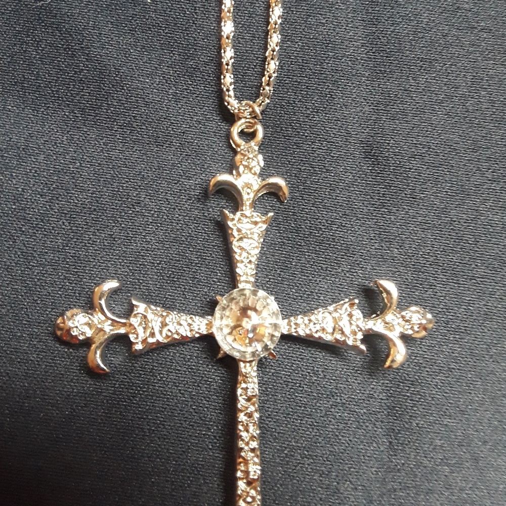 Cross necklace - Picture 3 of 3